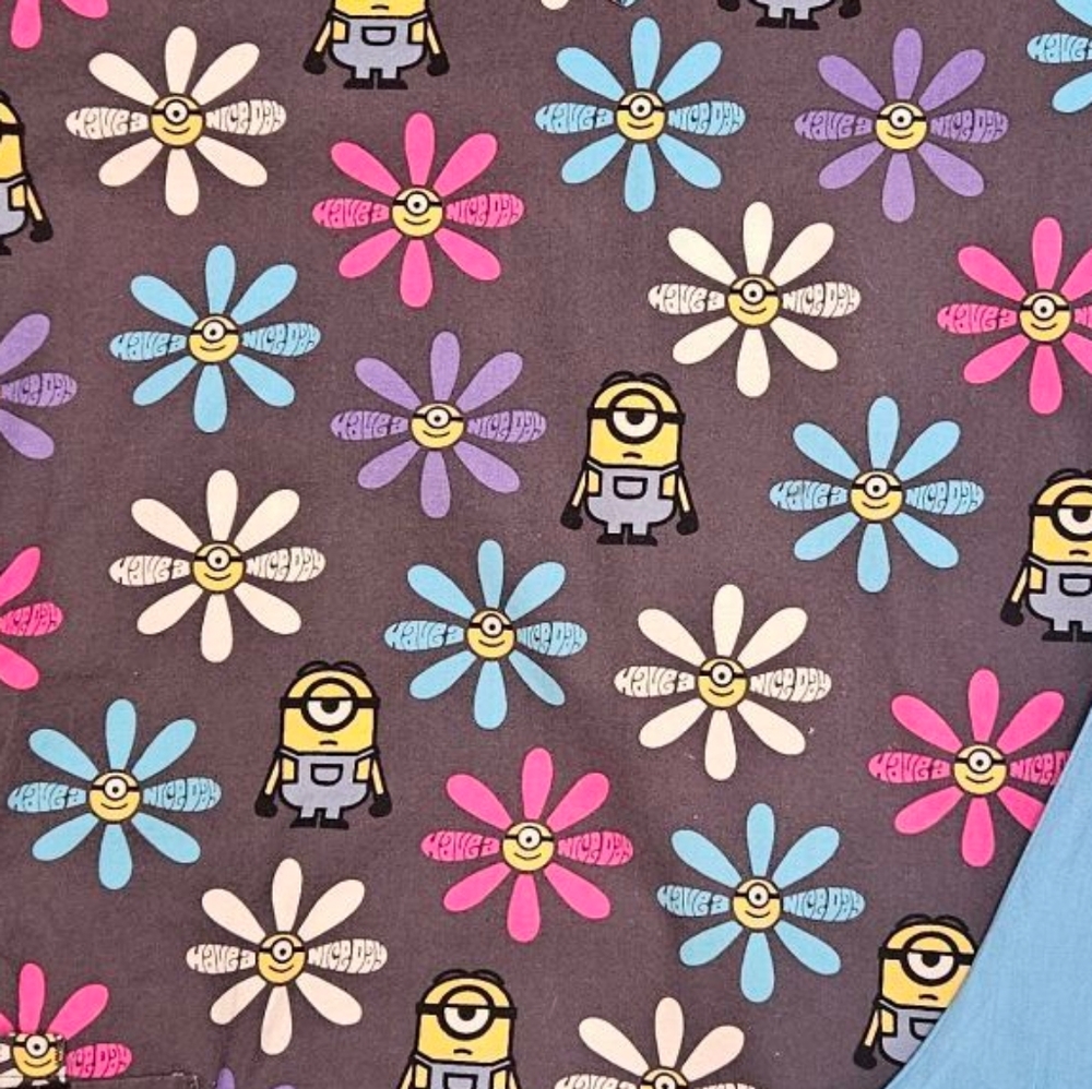 Minions Scrub Set - Picture 2 of 2